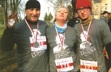 Związkowcy Solidarności uczestniczący w biegu Wilczym Tropem w 2016 r.